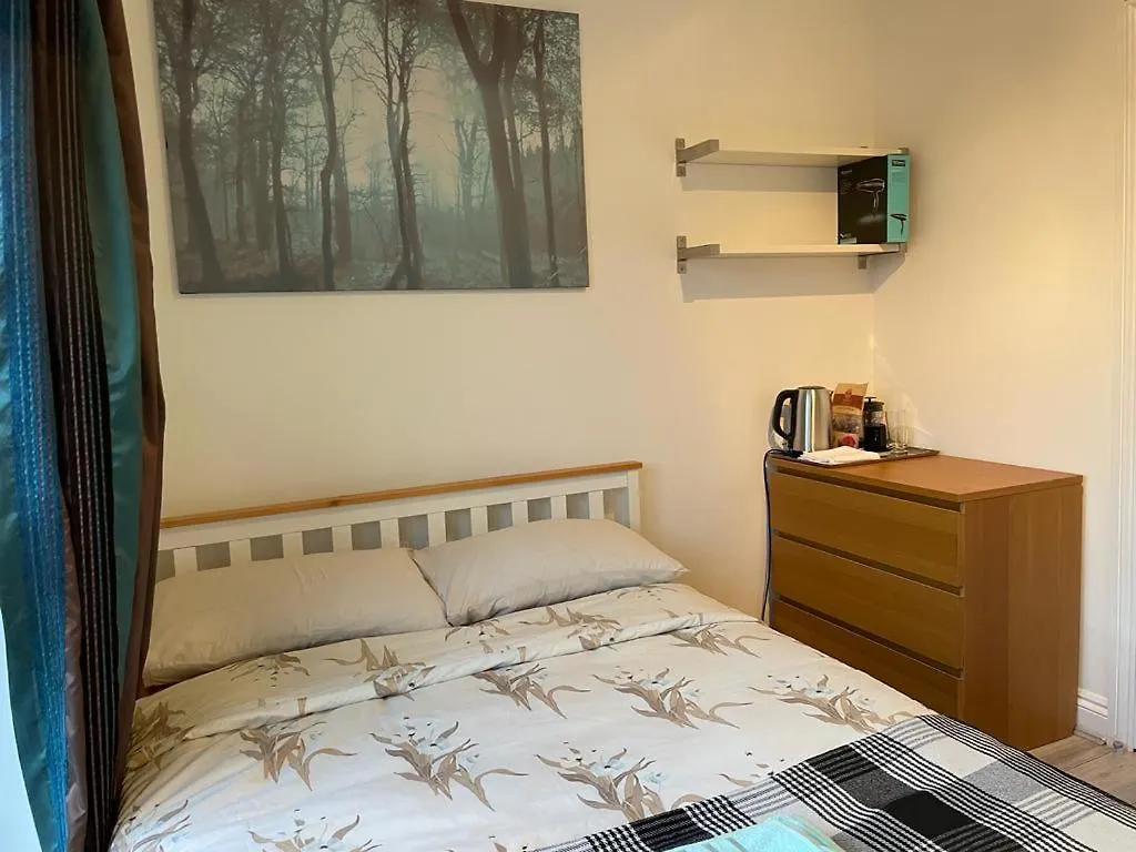 Canary Wharf Balcony Suite London Homestay